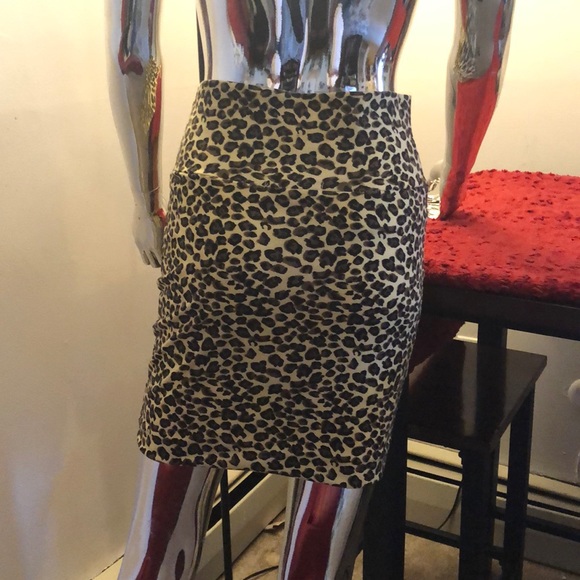 ❤️NWOT Leopard print skirt - Picture 3 of 6